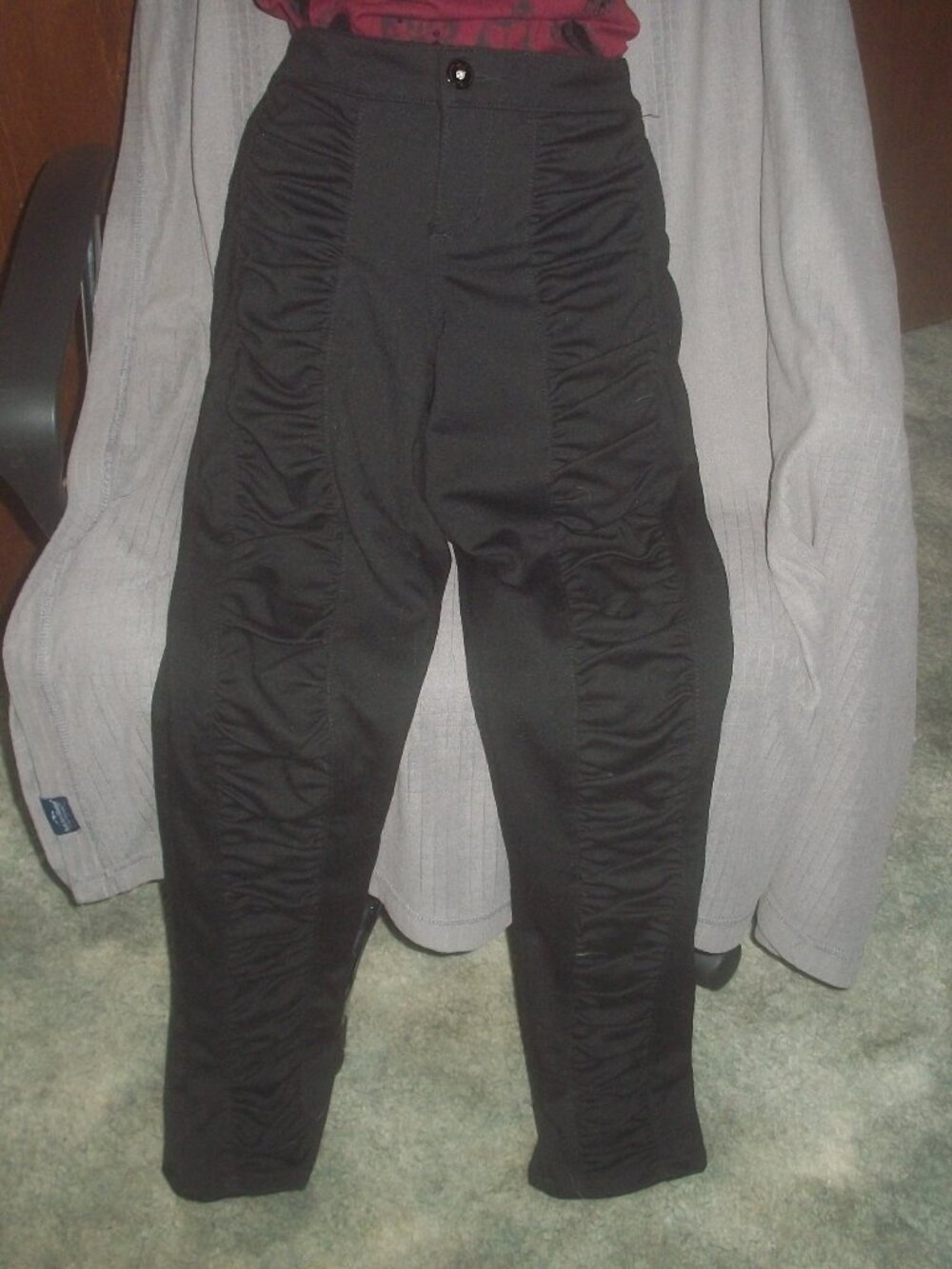 womens black pleated pants.Stretchy.size 11. 32" waist